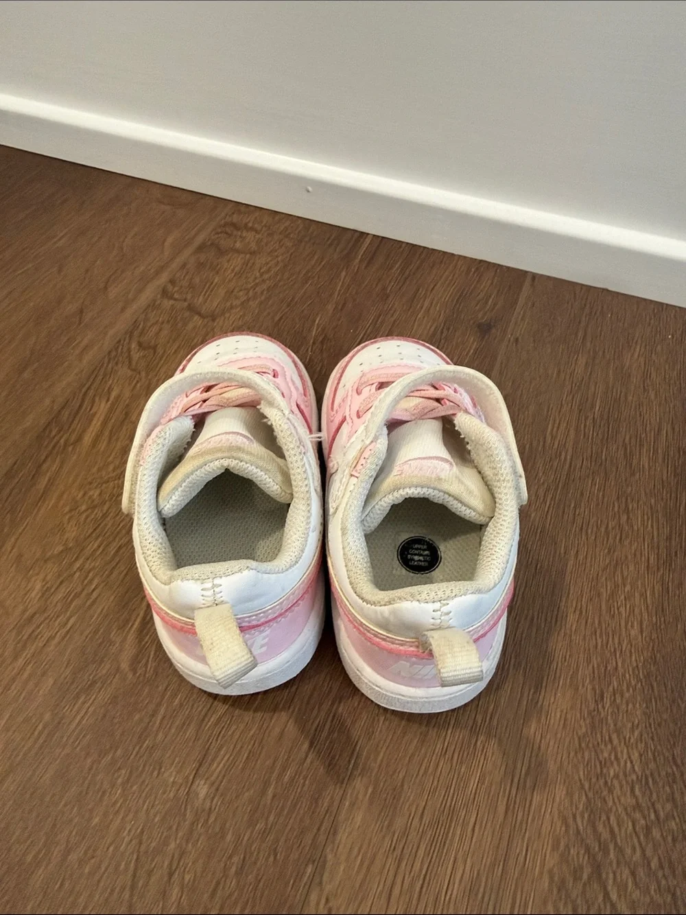 Nike Kids White & Pink Hook-and-Loop Athletic Sneakers